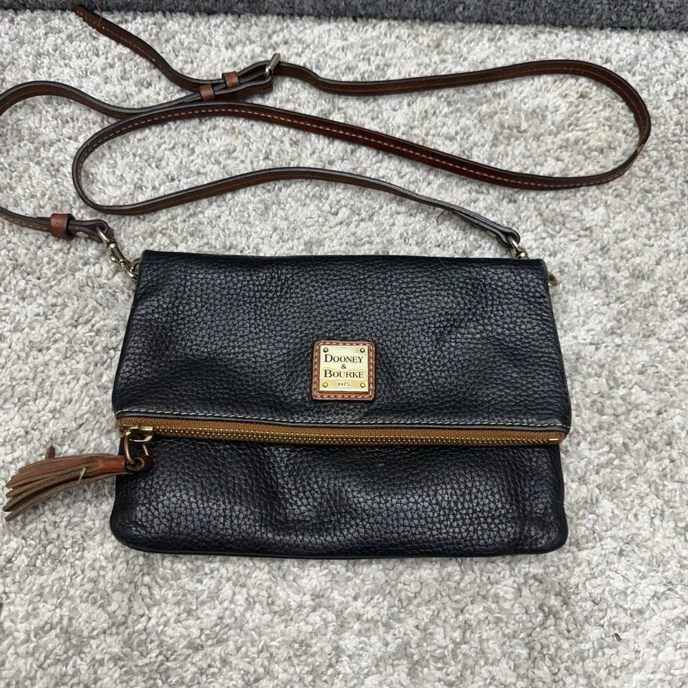 Dooney & Bourke pebble leather folder‎ zip crossbody purse bag black